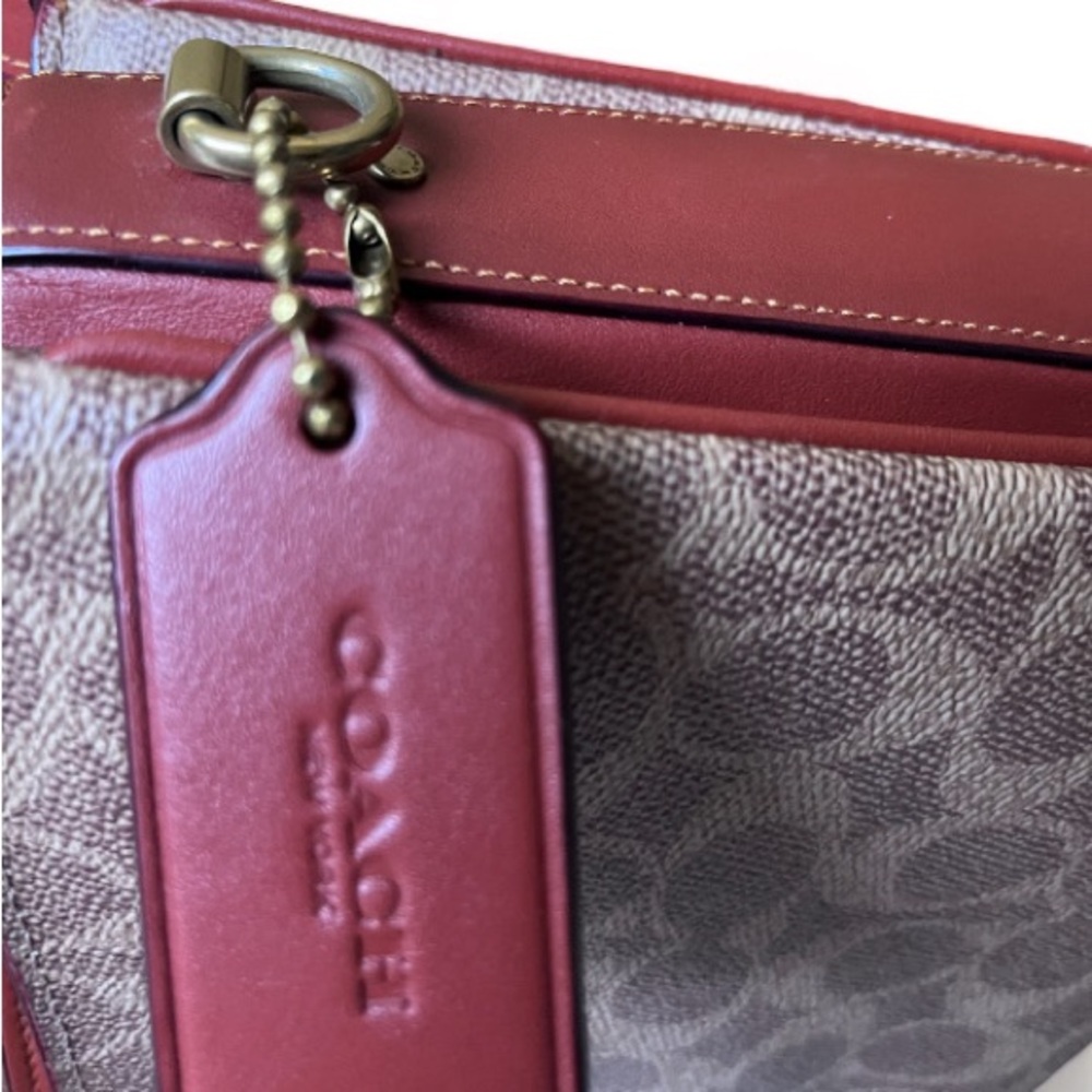 Coach Cassie crossbody signature Canvas like new not tags - Picture 6 of 10